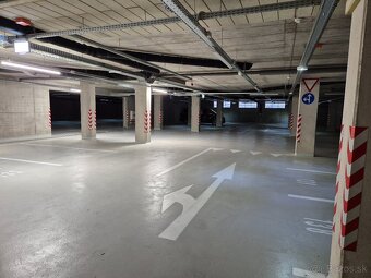 Prenajmem VEĽKÉ garážové státie v Ovocných sadoch - 5
