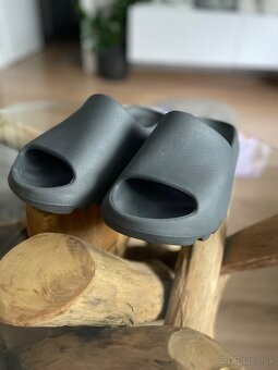 Yeezy slide cierne šľapky 40 - 5