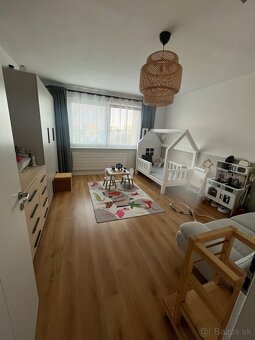 Predaj velkometrážny 3 izbový byt - 5