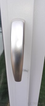 Predám balkonove dvere97x235 šeda farba a 80x231 biela farba - 5