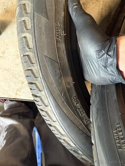 285/40R22 - 5