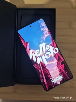 Predám nový telefón Motorola Edge 60 Pro 12+12GB/512GB - 5