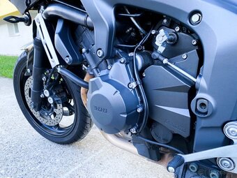 Yamaha Fazer 600 - 5