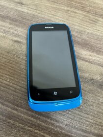Nokia Lumia 610 biela aj modrá - 5