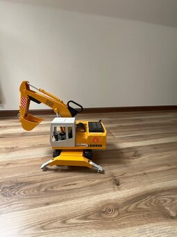 Nakladne auto s bagrom - 5