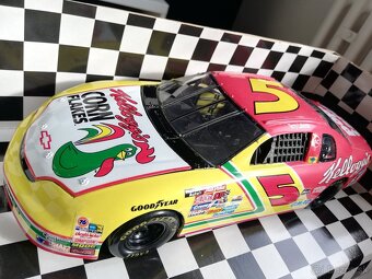 1:18 NASCAR Terry Labonte 1998  Chevrolet Monte Carlo - 5