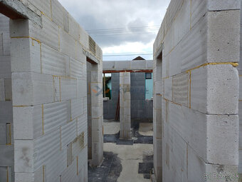 Rozostavaný dom na 597 m² pozemku – Sasinkovo - 5