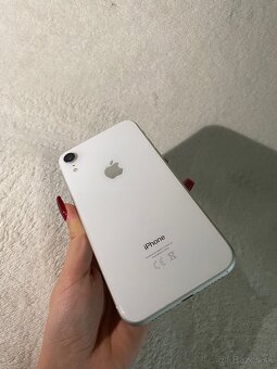Apple iPhone XR 64GB - 5