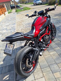 Yamaha MT 07 - 5