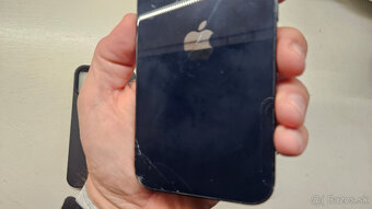 Apple iPhone 13 tmavý 128GB - puknutý zadok - 5