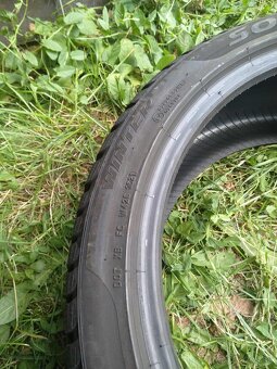 235/40 R 19  zimné. - 5
