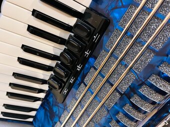 Predám akordeón Weltmeister Achat 72 basový - 5