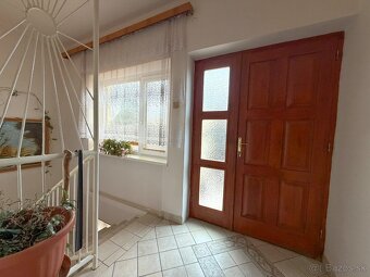 Príjemný rodinný dom v dobrej lokalite s veľkým dvorom - 5