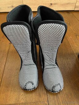 Predám dievčenské snehule Bugga - 5