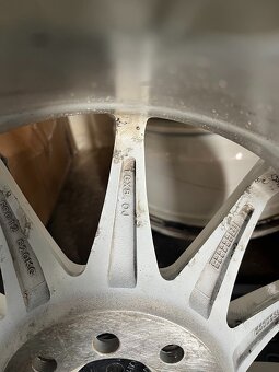 Japan Racing JR11 Rozteč: 4x100, 4x108 - 5