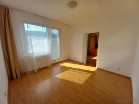 REZERVOVANÉ - Jednoizbový slnečný byt s balkónom - 5