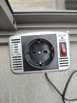 BELKIN menič napätia 12V/230V - 300W - 5