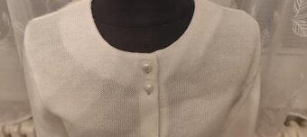 Biely elegantný svetrík veľkosť 140 - 5