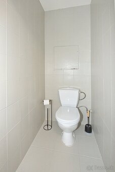 VEĽKÁ REKONŠTRUOVANÁ GARSÓNKA, SUPER DOSTUPNOSŤ DO CENTRA BA - 5