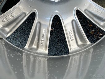 Zimní kola Mercedes GLC 19 originál - 5