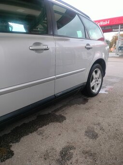 Predám Volvo V50 2.0tdi 100kw rok 2008 - 5