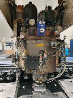Trumpf TRUMATIC 3000 R / vysekávací a děrovací stroj - 5