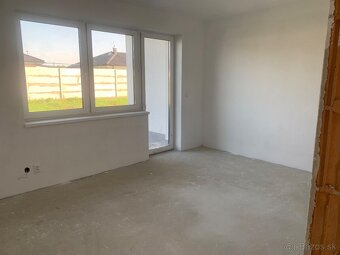 -SAMOSTATNÝ 4 i BUNGALOV 580m2pozemok - SLOVENSKÝ GROB- ZÁTI - 5