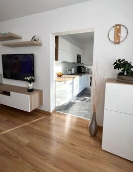 Na prenájom zrekonštruovaný 2i byt, Komárnická ulica - 5