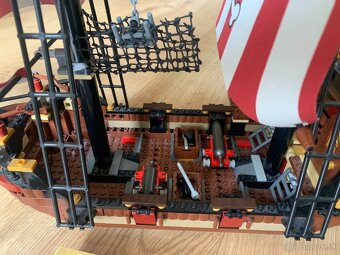 LEGO Pirates 6243 Brickbeard's Bounty - 5