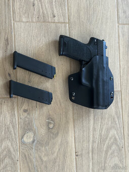 HK USP 9 - 5