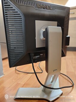 Otacaci, naklapaci, s nastavitelnou vyskou LCD monitor DELL - 5