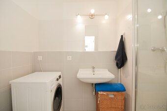 Predáme 2 izb byt na Prievozskej ulici - 5