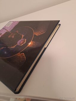 PRVÉ VYDANIE Terry pratchett - Poslední hrdina 2003 - 5