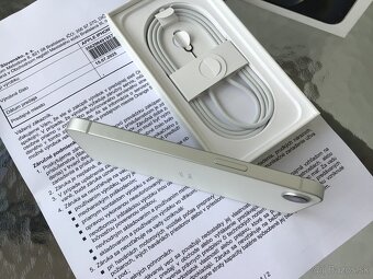 Apple iPhone 16e 128GB - 5