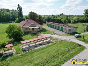 NA PREDAJ RODINNÝ DOM S VEDĽAJŠÍMI PRIESTORMI NA 2 HEKTÁROVO - 5