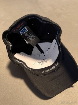 DARKNESS cap od maliara Mareka Pavlíčka s certifikátom pravo - 5