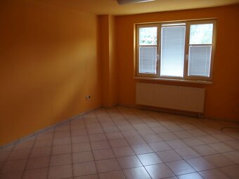 Skladové priestory v oplotenom areáli s vrátnikom - 5