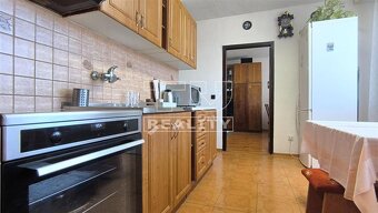 Znížená cena Na predaj veľký 4-izb. byt(89m2) s garážou... - 5