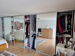 skrine, sedačka, práčka, žehlička - 5