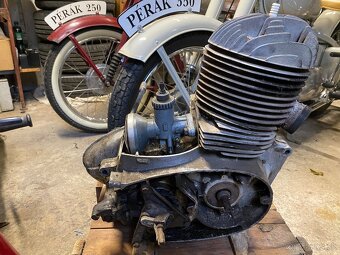 Motor Jawa Pérák 250 - 5