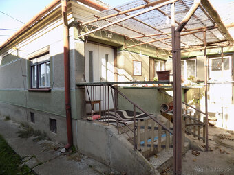 Na predaj tehlový 3 izb . dom v Rúbani - pozemok 2592 m2 pr - 5