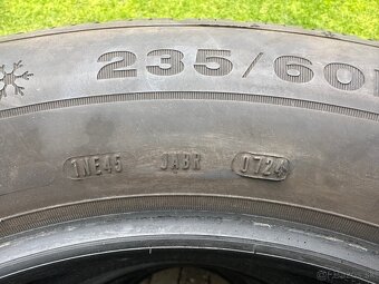 Predám zimné pneumatiky R18 235/60/18  Dunlop (takmer nové - 5