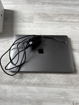 MacBook Pro (13-palcový, 2017) 256 GB - 5