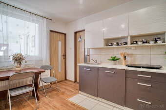 Na predaj 4-izbový rodinný dom v obci Zeleneč - 5