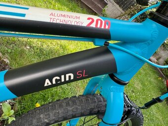 Predám odľahčený detský bicykel Cube Acid 200 SL 20" - 5