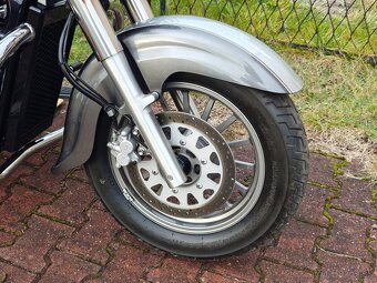 Suzuki C 800 VL 800 Intruder - 5