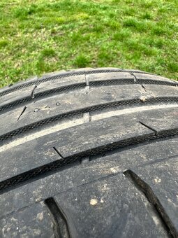 Pneu 275/45ZR20 - 5