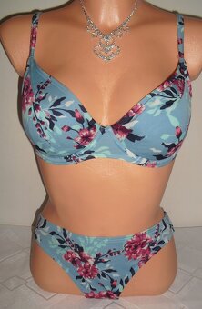Nebeske kvietkovane bikiny - 5