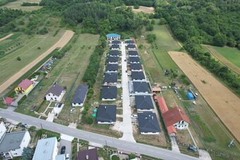 Na predaj exkluzívna, rozmerná vila v obci Mikušovce pri Ila - 5