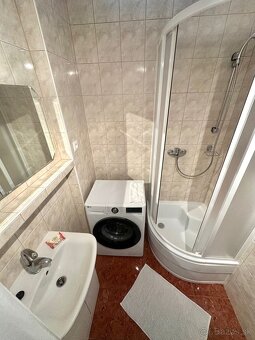 PRENÁJOM 3-IZBOVÉHO BYTU S LOGGIOU - 5